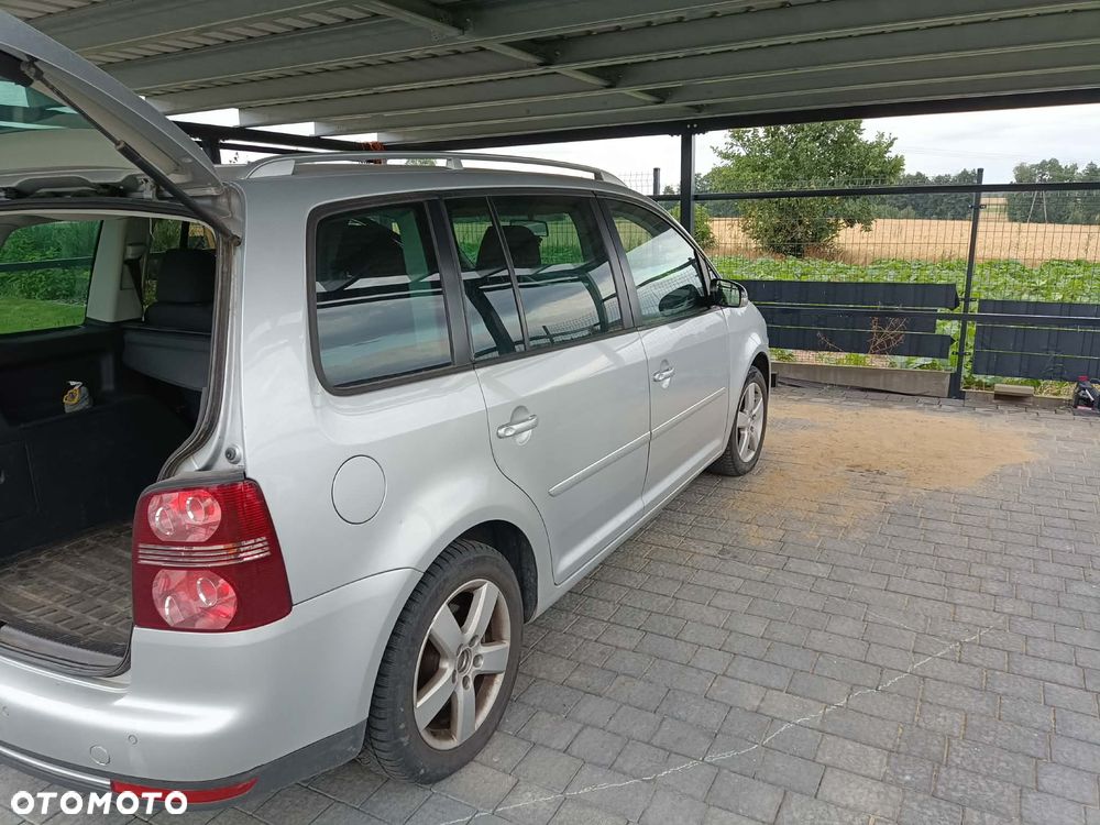 Volkswagen Touran 2.0 TDI DPF Highline DSG - 9
