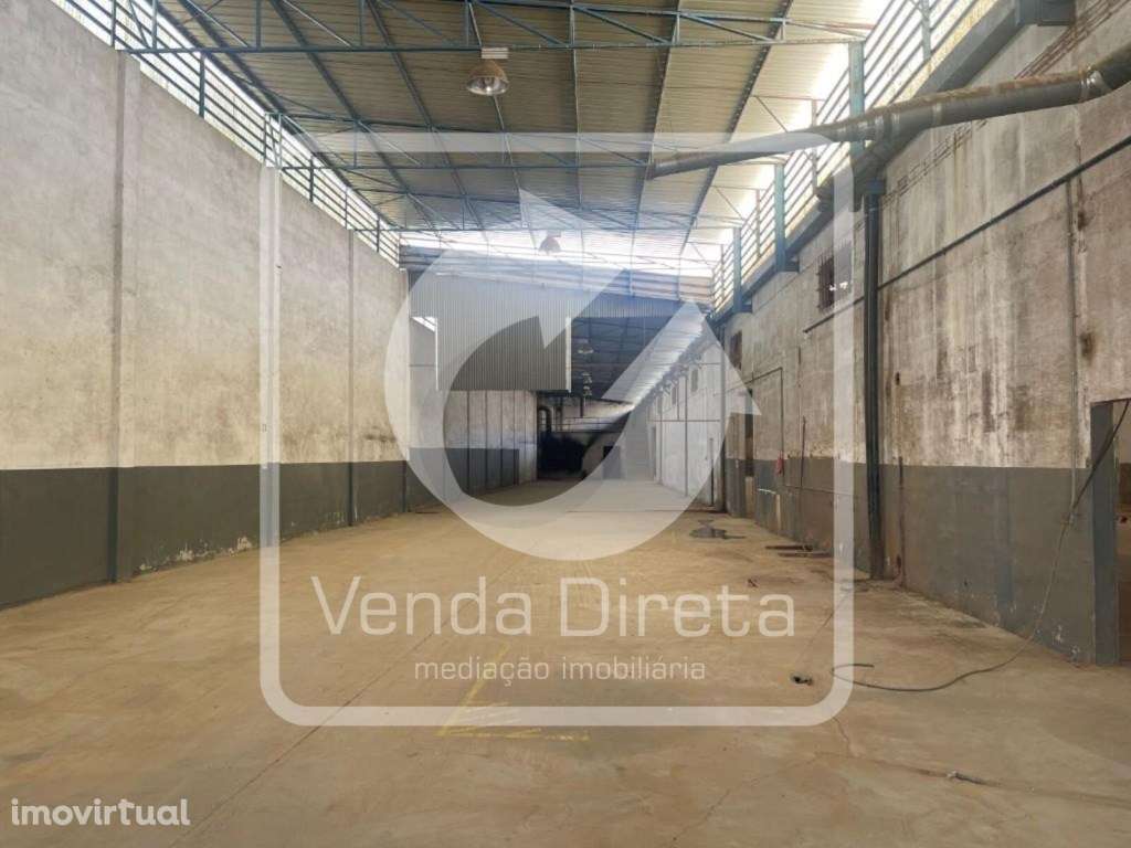 Armazém Industrial de 2 pisos com 2115 m² em Amiais de Baixo, Santa... - Grande imagem: 2/24