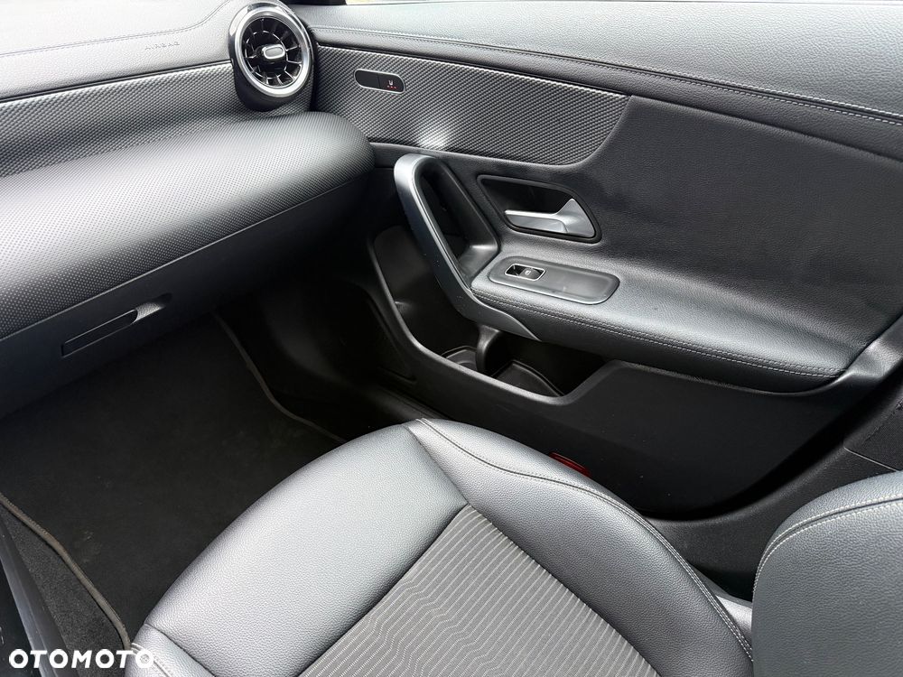 Mercedes-Benz CLA 180 7G-DCT Edition Progressive Line - 32