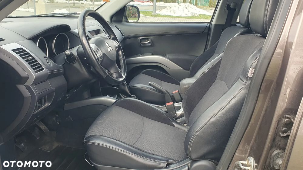 Mitsubishi Outlander - 24