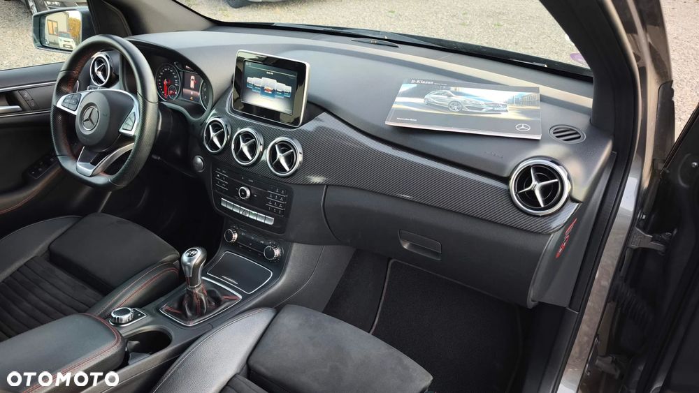 Mercedes-Benz Klasa B 180 AMG Line - 17