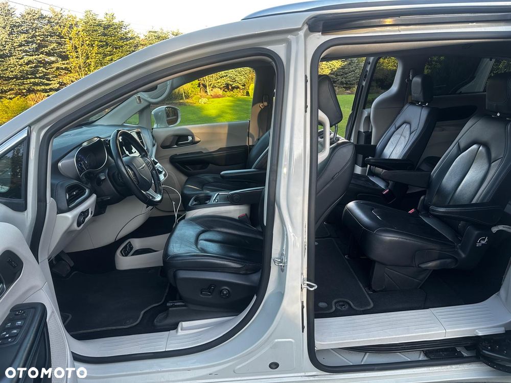 Chrysler Pacifica - 9