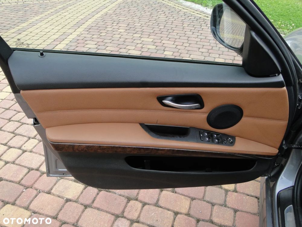 BMW Seria 3 320d Sport-Aut Sport Line - 33