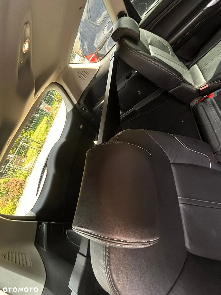 Ford S-Max - 16