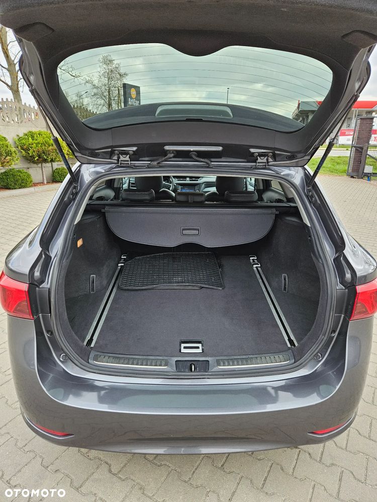 Toyota Avensis 1.8 Premium MS - 16