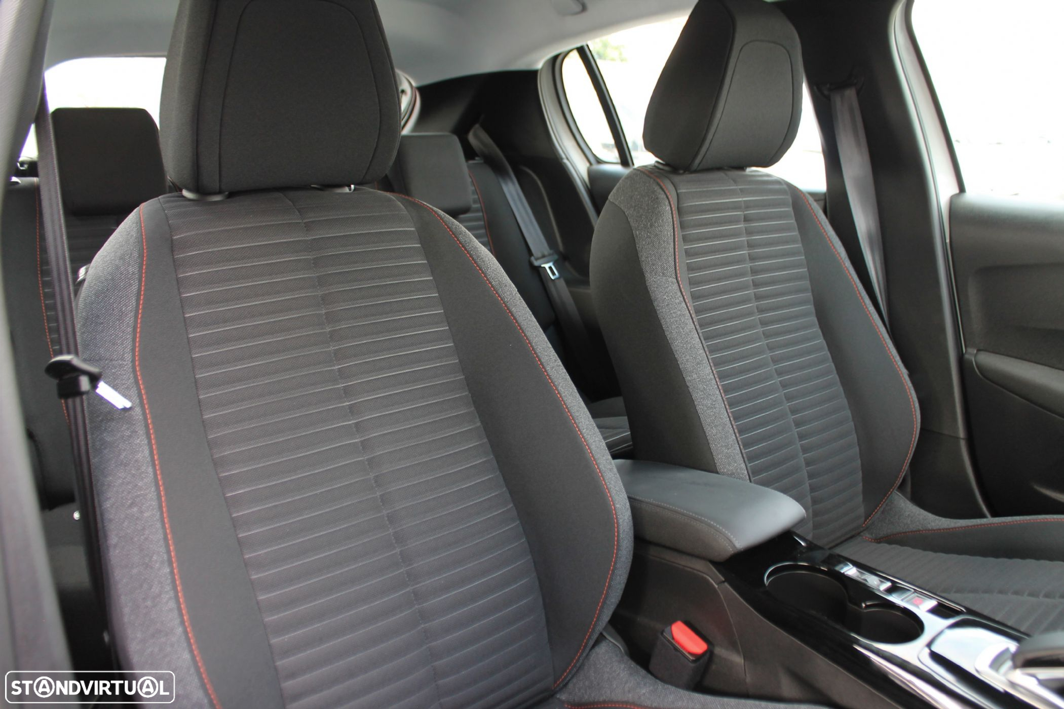 Peugeot e-208 - 10