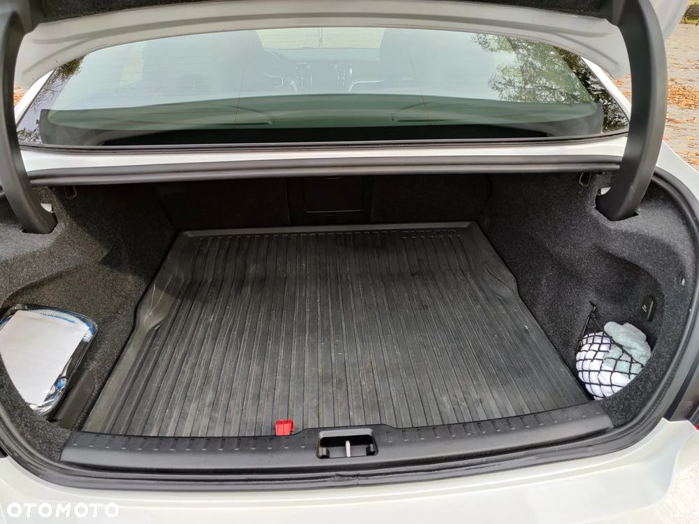 Volvo S60 T6 AWD Momentum Pro - 9