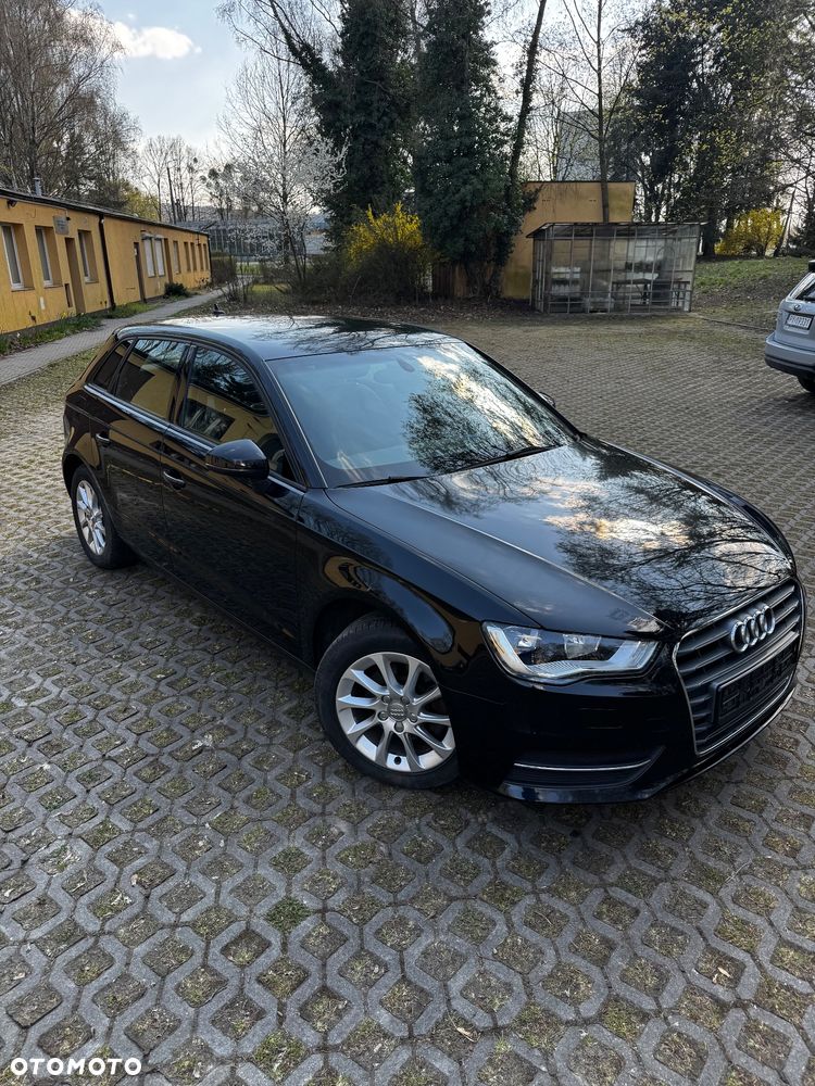 Audi A3 Sportback 1.4 TFSI S tronic Ambiente - 2