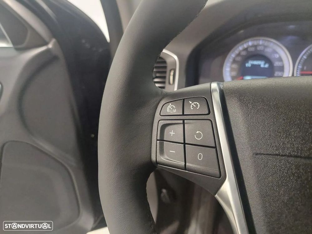 Volvo V60 2.0 D3 Momentum - 11