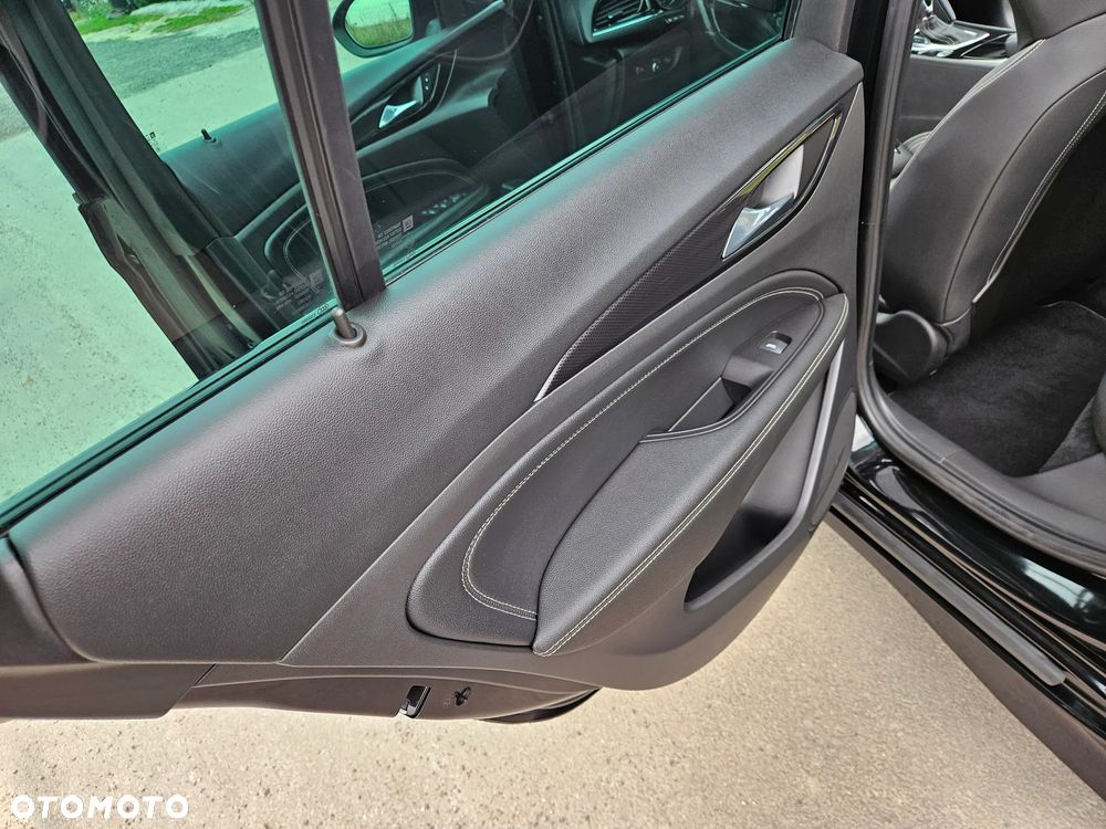 Opel Insignia 2.0 CDTI 4x4 GSi S&S - 17