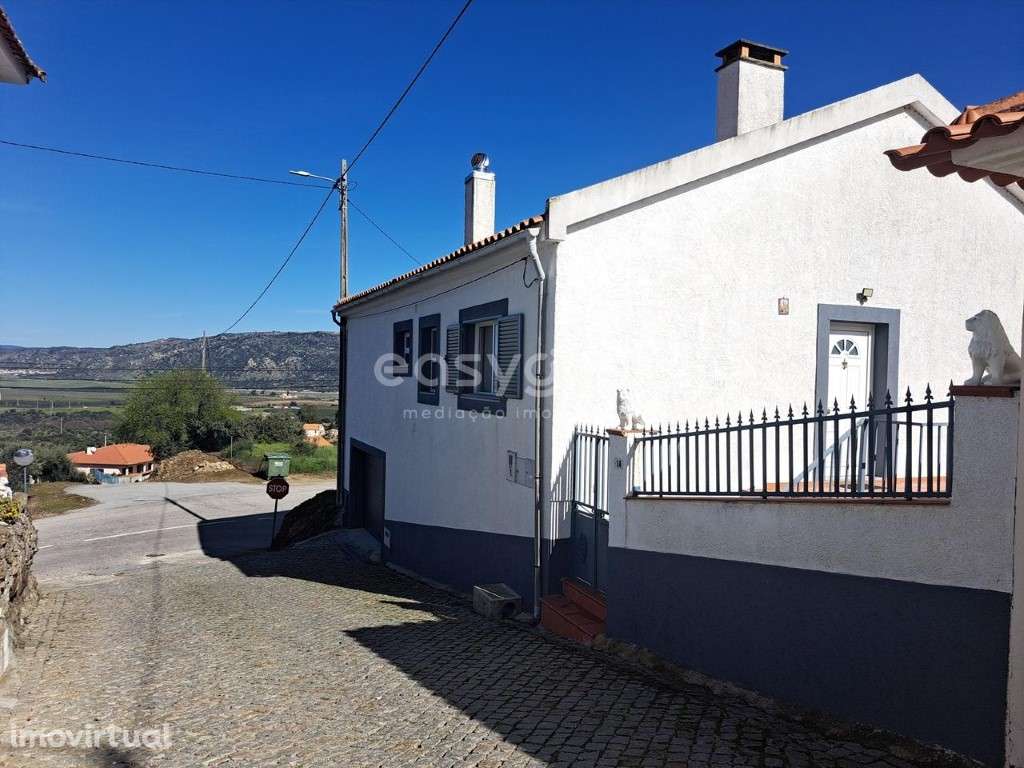 Magnífica Moradia T4 na agradável aldeia de Horta da Vilariça - Grande imagem: 3/24