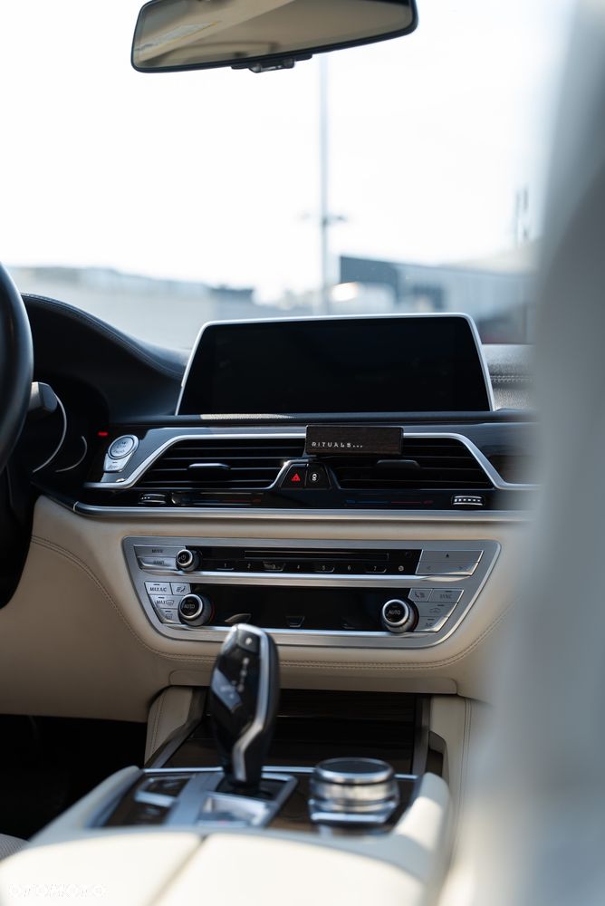 BMW Seria 7 - 22