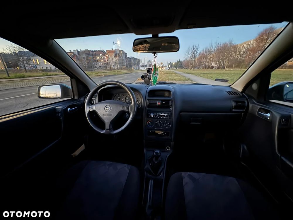 Opel Astra 1.4 16v GL - 10