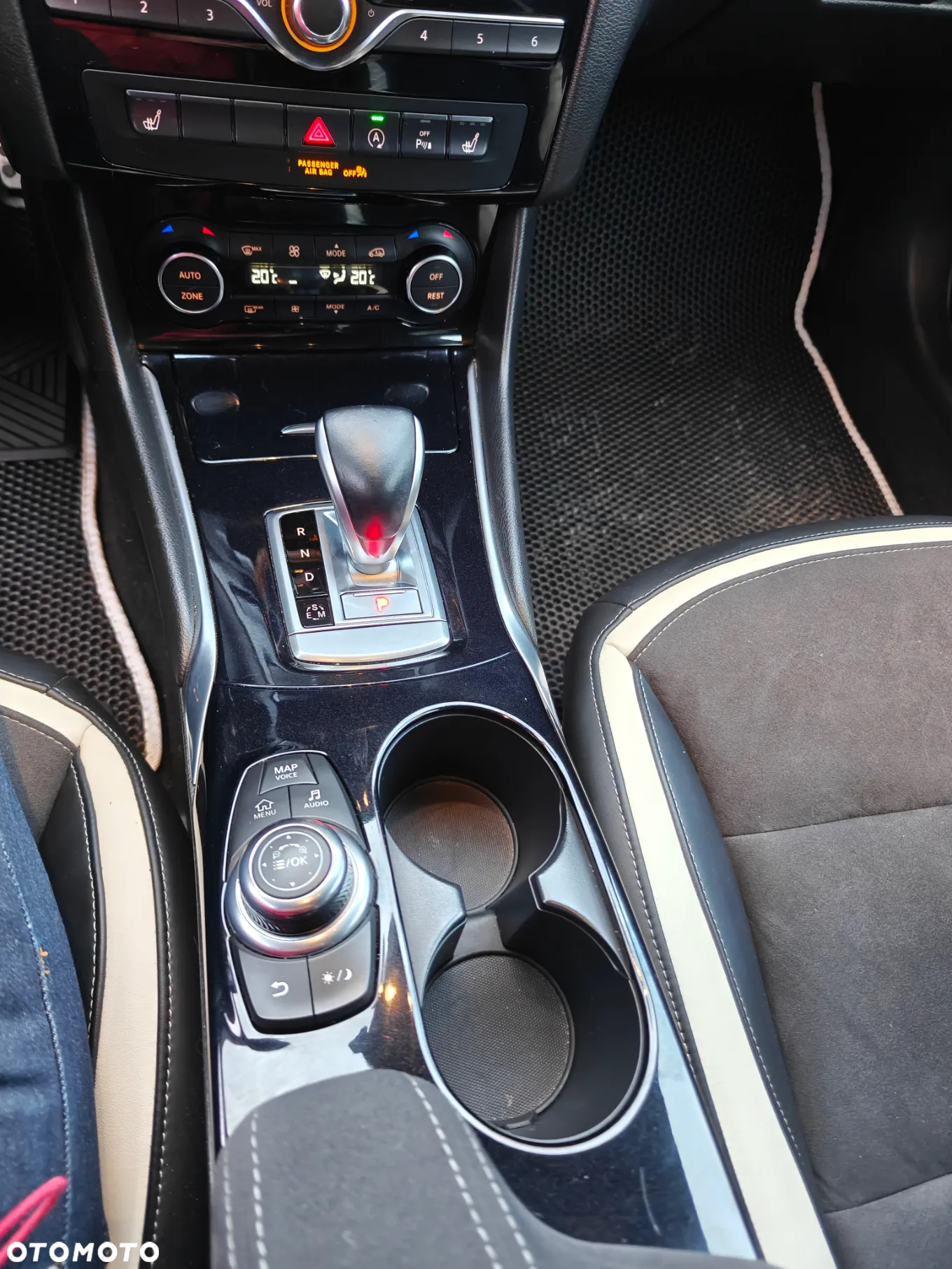 Infiniti Q30 - 15