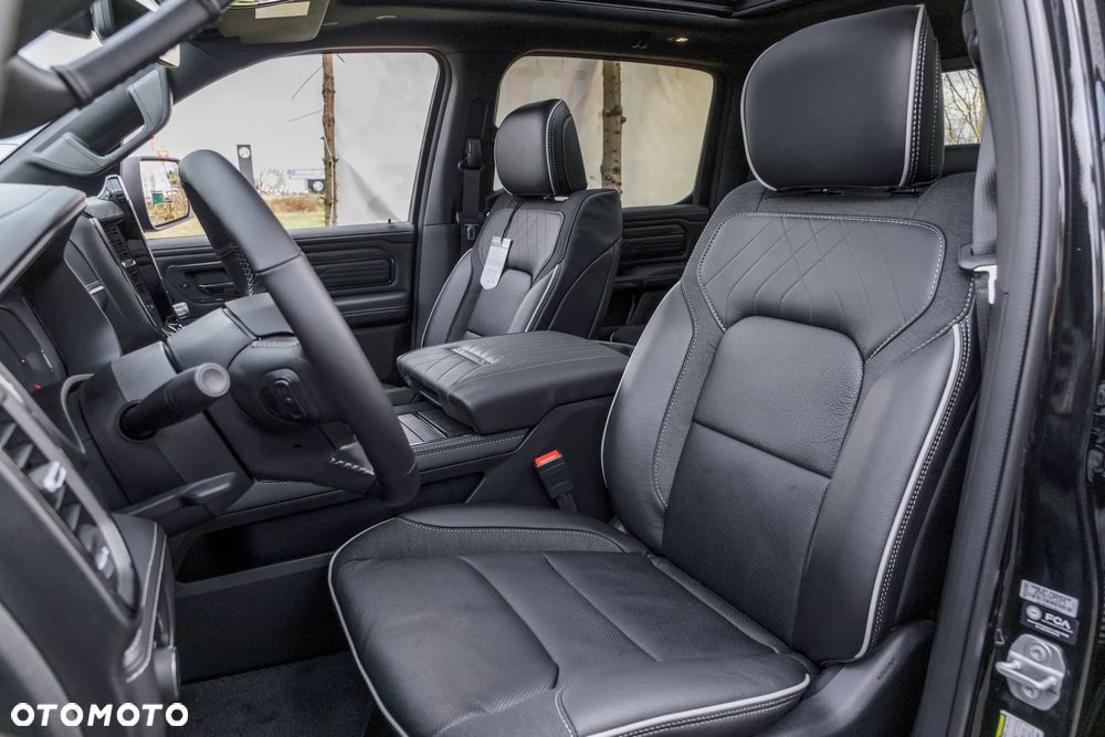 RAM 1500 Limited Night - 38