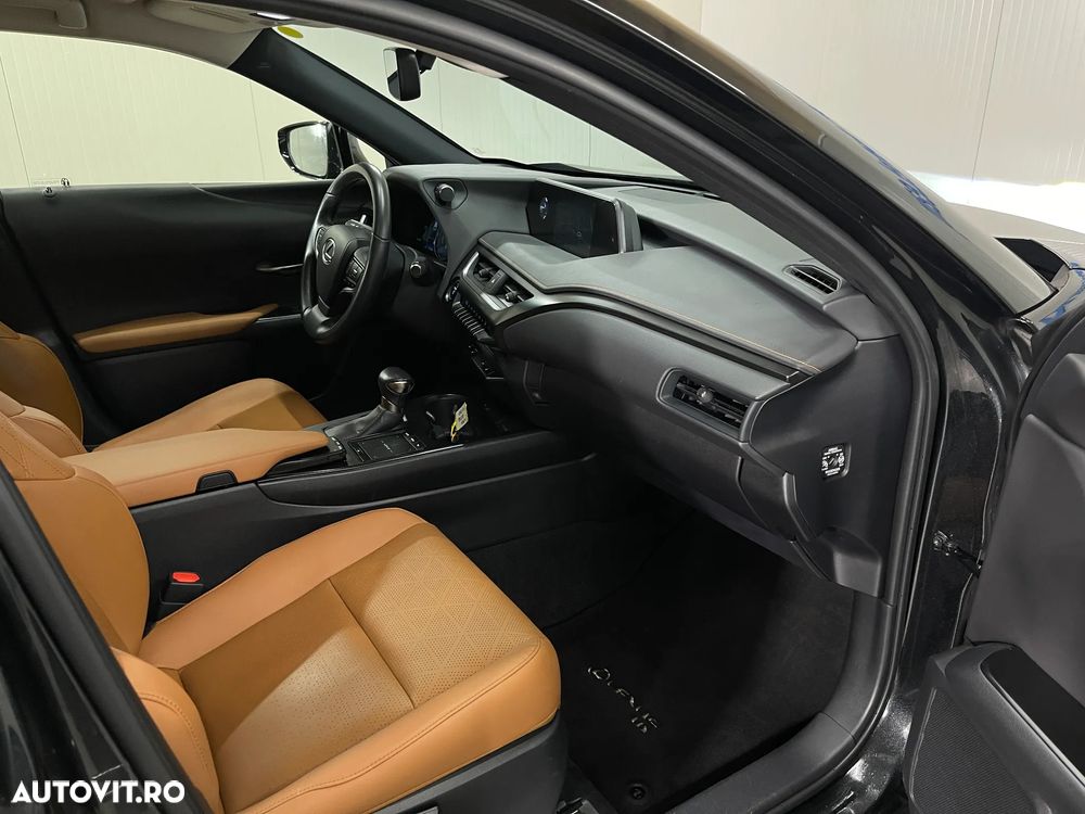 Lexus UX 250h (E-FOUR) Luxury Line - 9