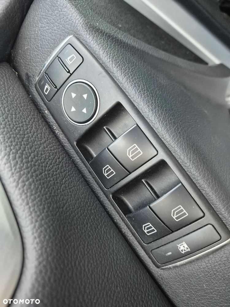Mercedes-Benz Klasa C 220 CDI DPF (BlueEFFICIENCY) Avantgarde - 15