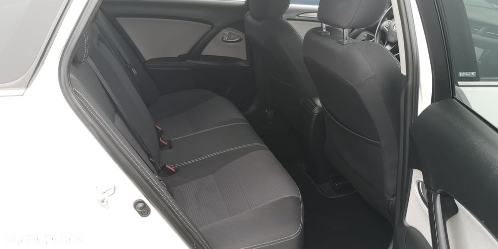 Toyota Avensis 2.0 D-4D Premium - 26