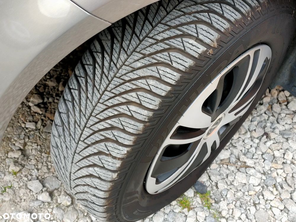 Opel Corsa 1.4 16V Active - 25