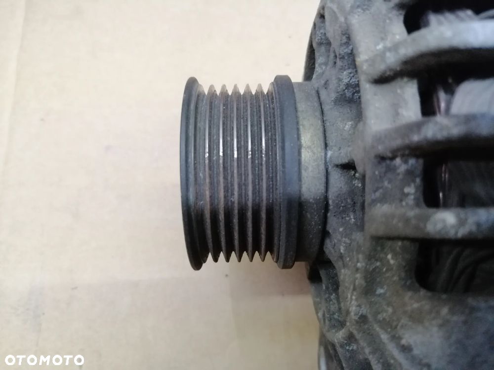 Dacia Duster Logan 1.6 T-CE alternator Valeo 8200810621-C TG9B053 - 3