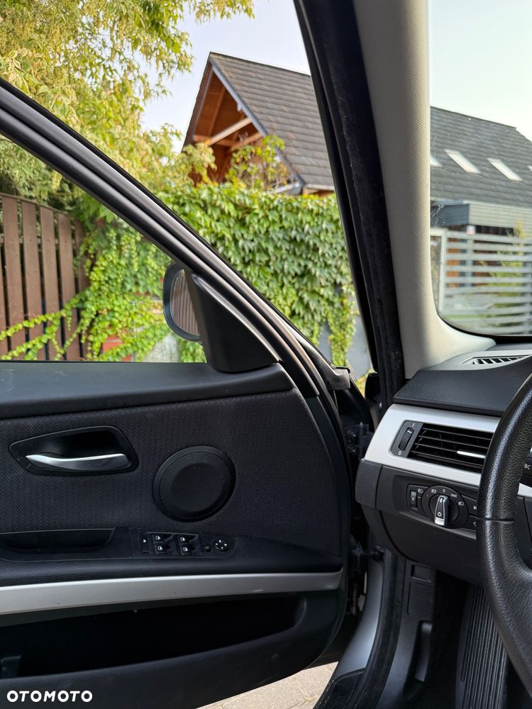 BMW Seria 3 318i - 21