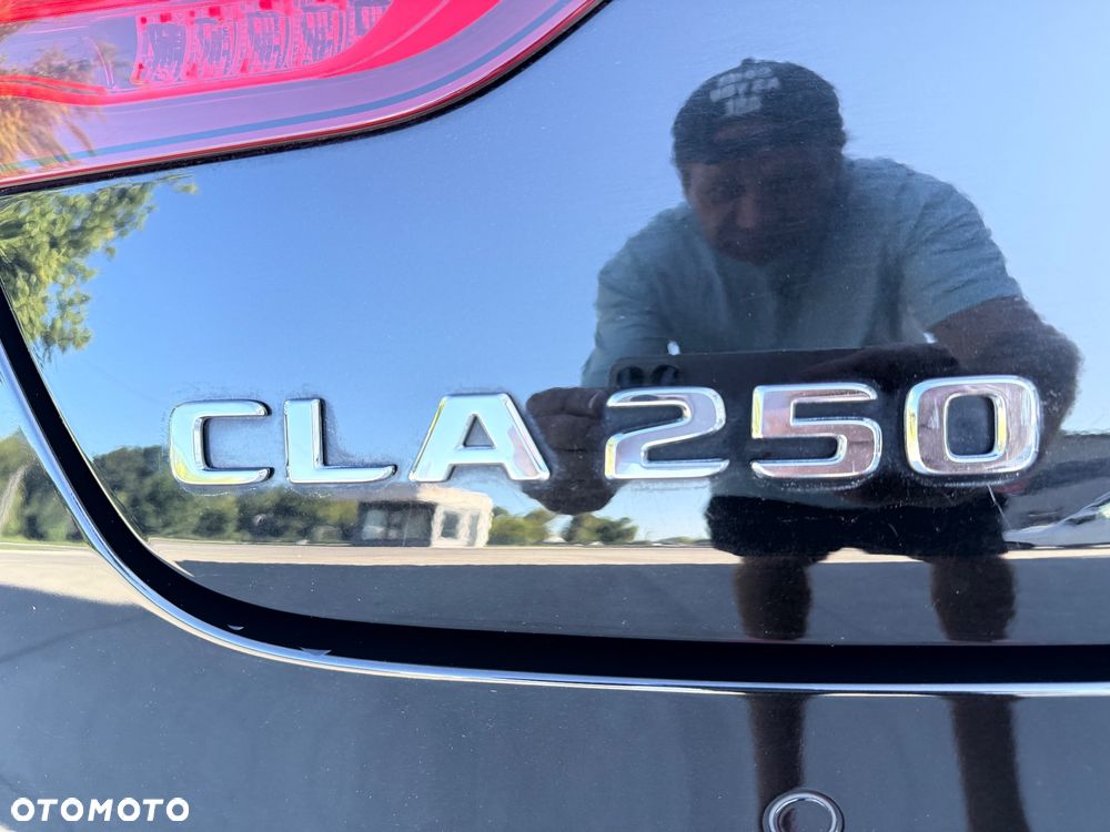 Mercedes-Benz CLA 250 4-Matic AMG Line 7G-DCT - 29
