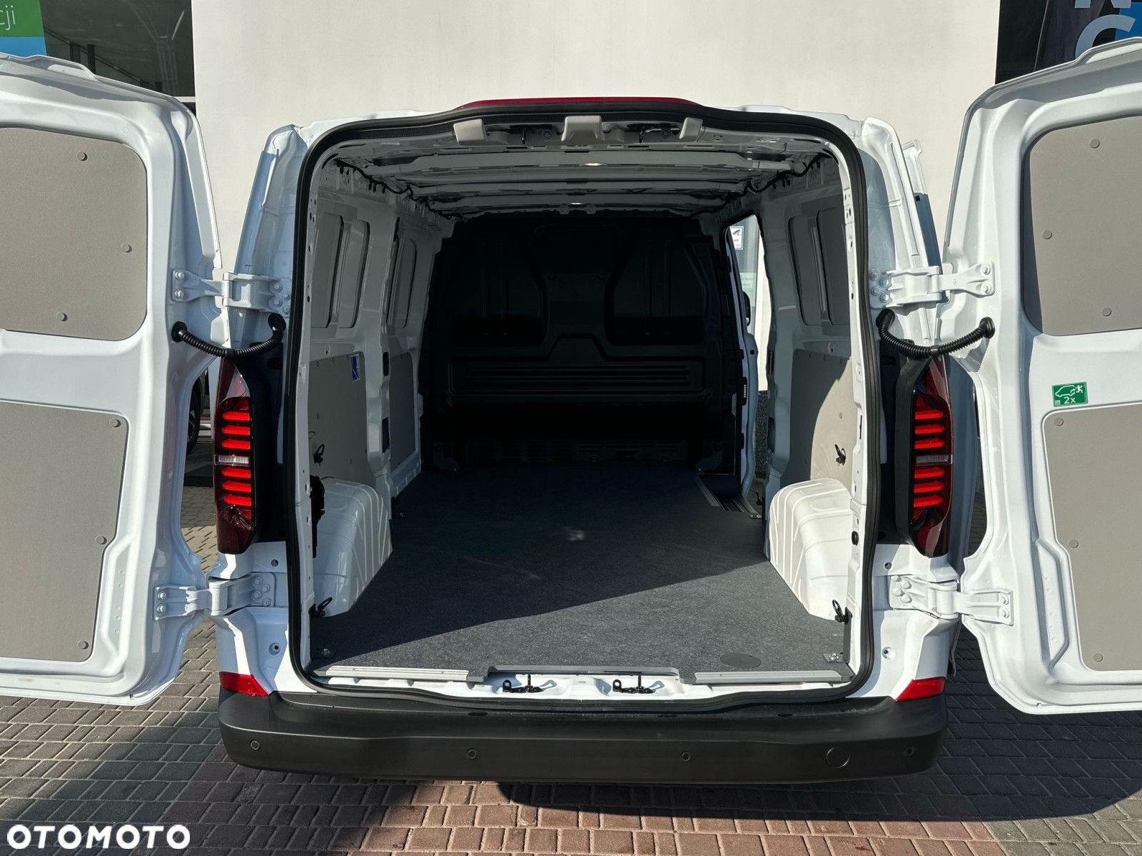 Volkswagen Transporter 2.0 TDI Manual - 5