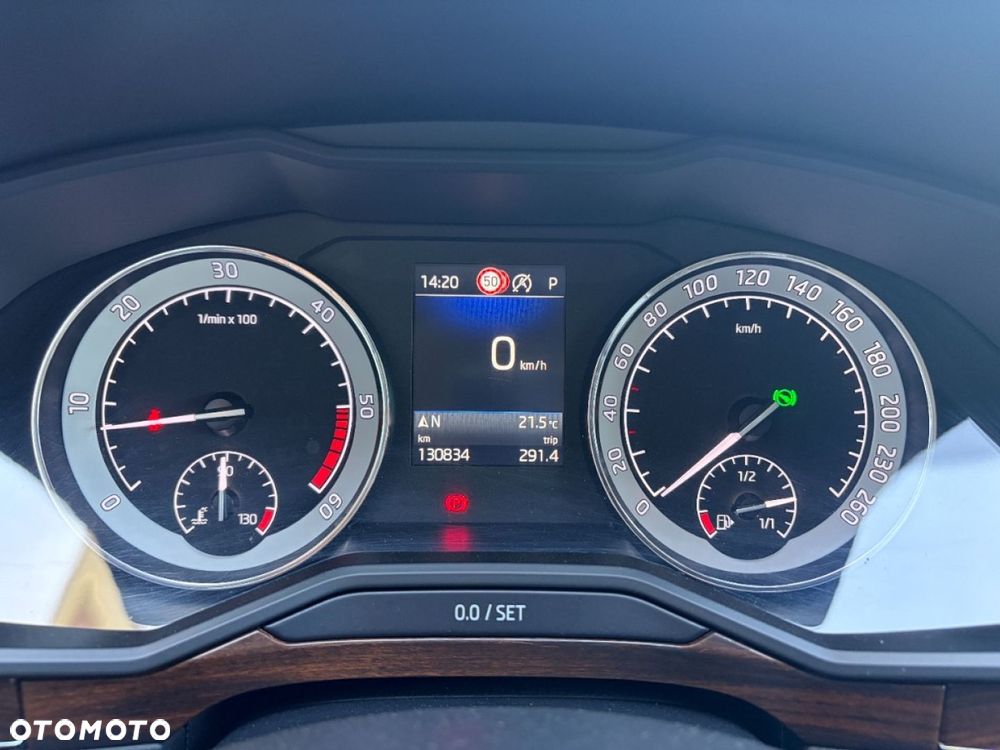Skoda Superb 2.0 TDI SCR 4x4 Scout DSG - 9