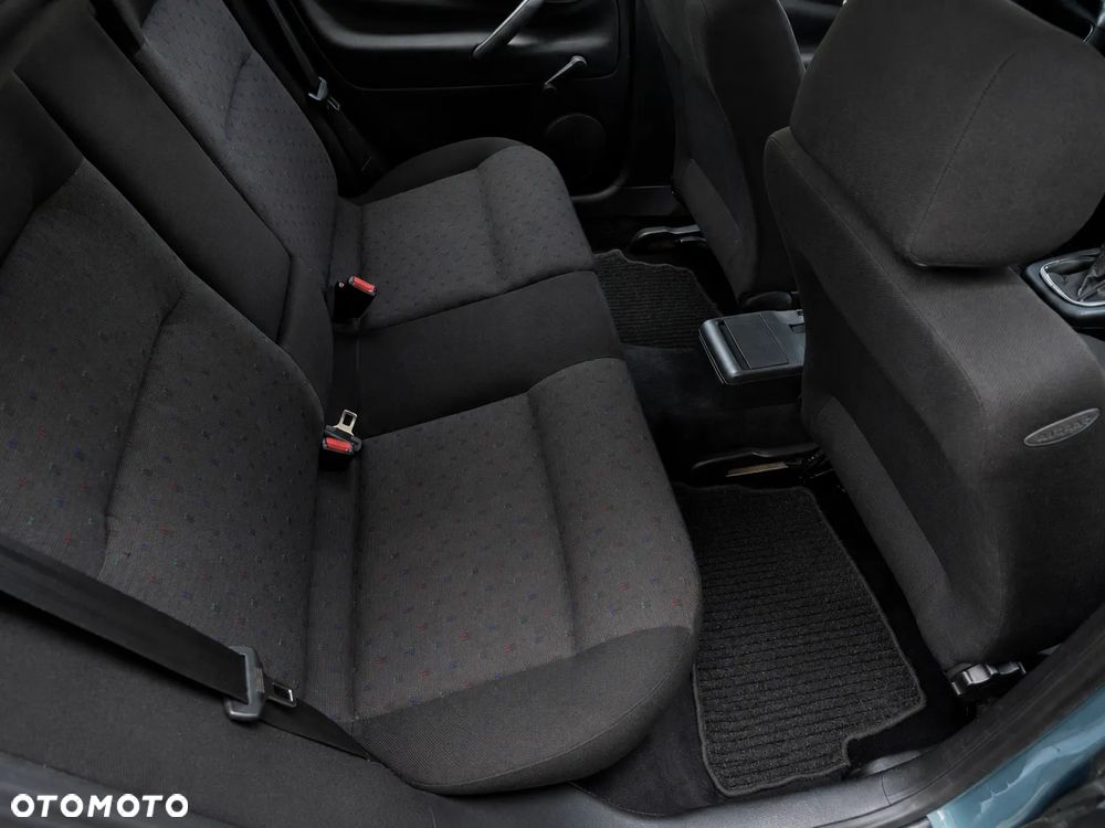 Volkswagen Passat 1.8 Comfortline - 16