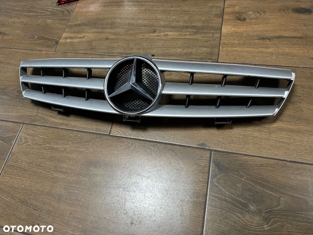 MERCEDES CLS 219 W219 GRILL ATRAPA 63 AMG IGLA ORG - 1