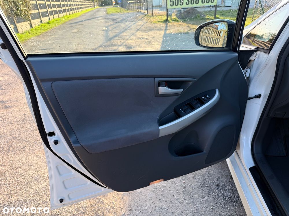 Toyota Prius 1.8 HSD Premium - 11