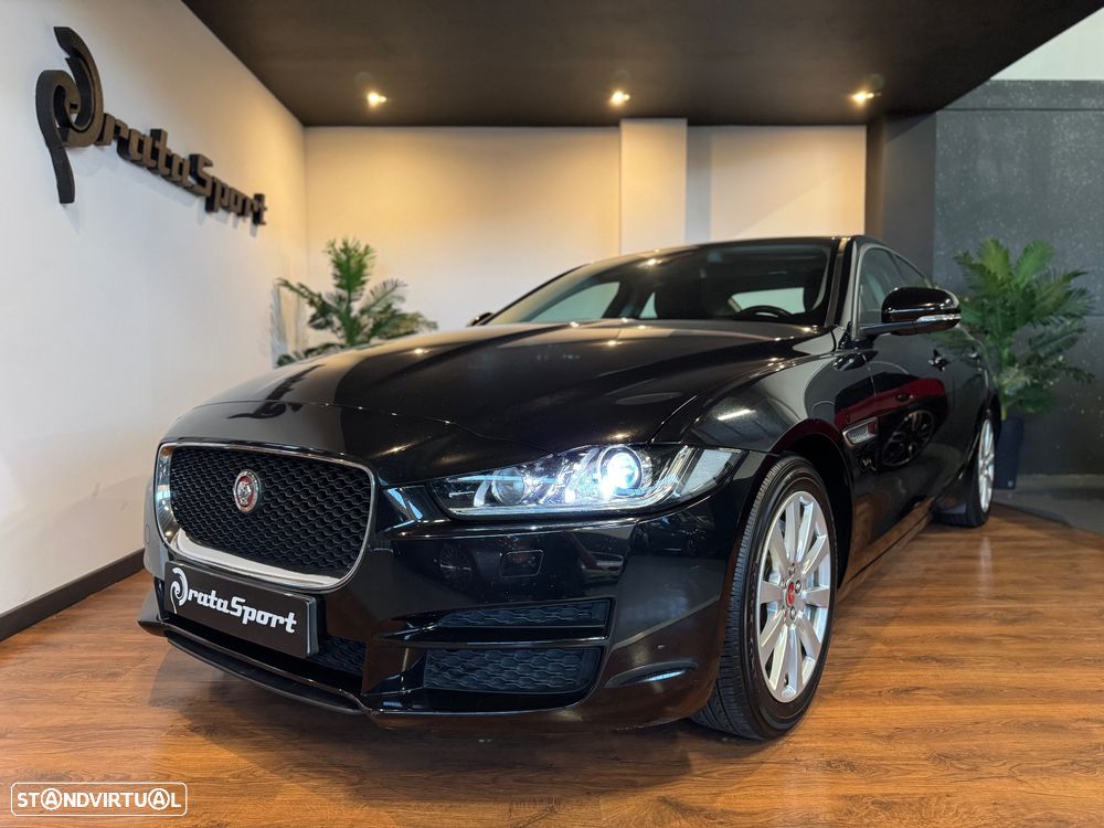 Jaguar XE 2.0 D R-Dynamic HSE - 3