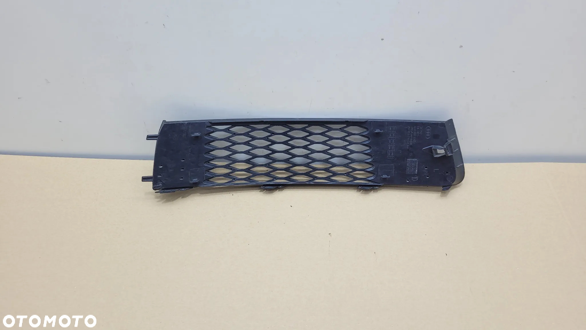 KRATKA zderzaka LEWA atrapa Audi Q7 I 4L0 S-Line lift 2009-2015 - 2