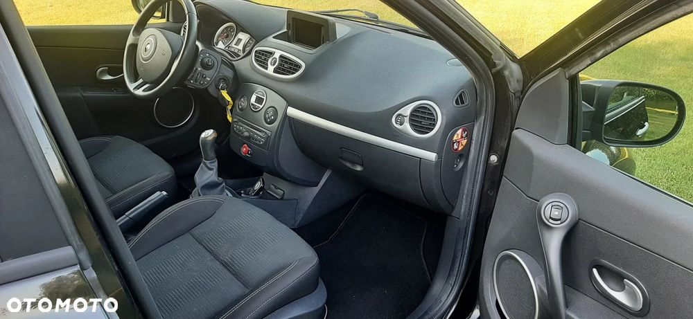 Renault Clio 1.2 16V 75 TomTom Edition - 25
