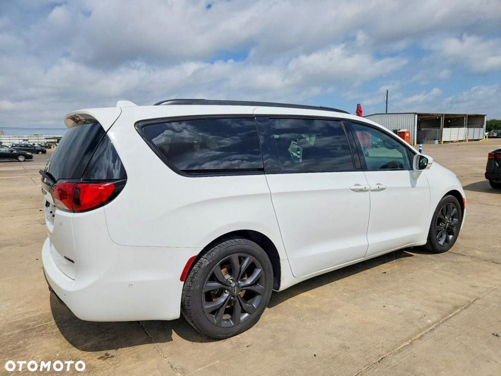 Chrysler Pacifica - 3