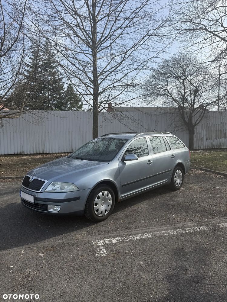 Skoda Octavia 1.6 FSI Ambiente - 1