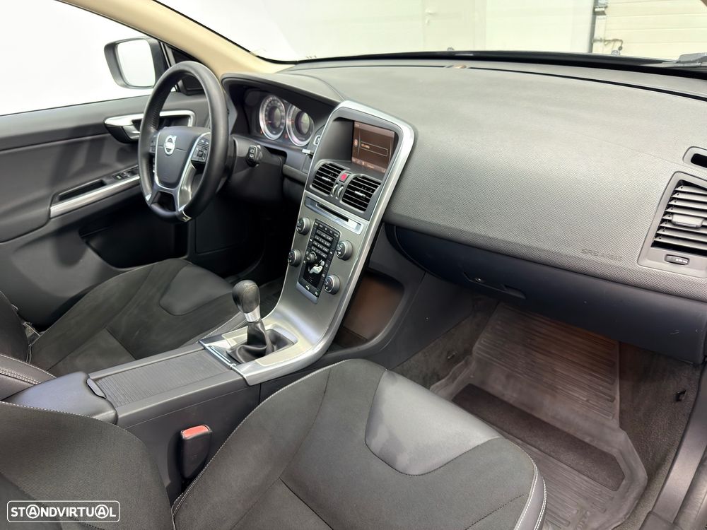 Volvo XC 60 2.0 D4 DRIVe Momentum - 18