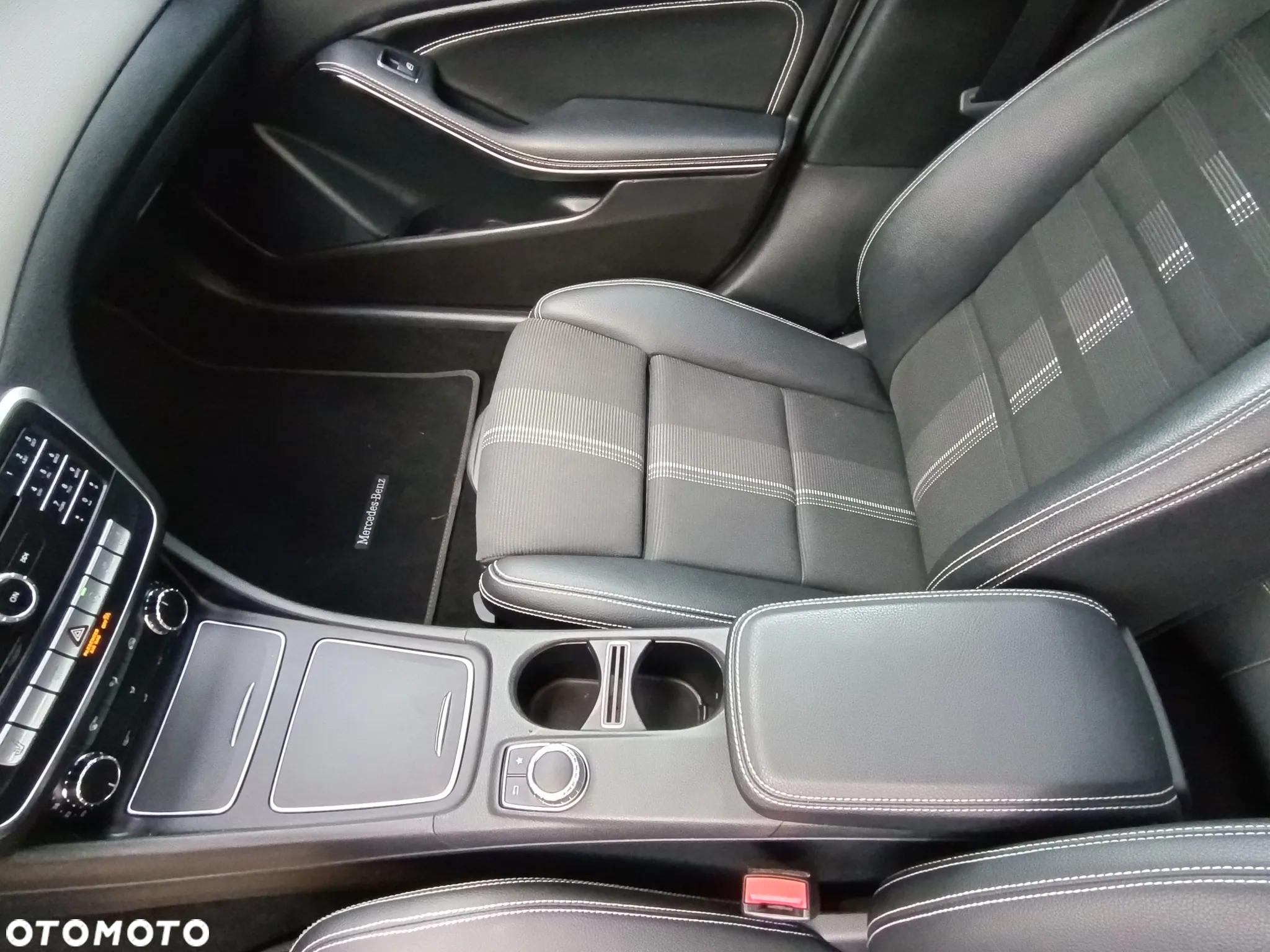 Mercedes-Benz GLA 200 7G-DCT UrbanStyle Edition - 20
