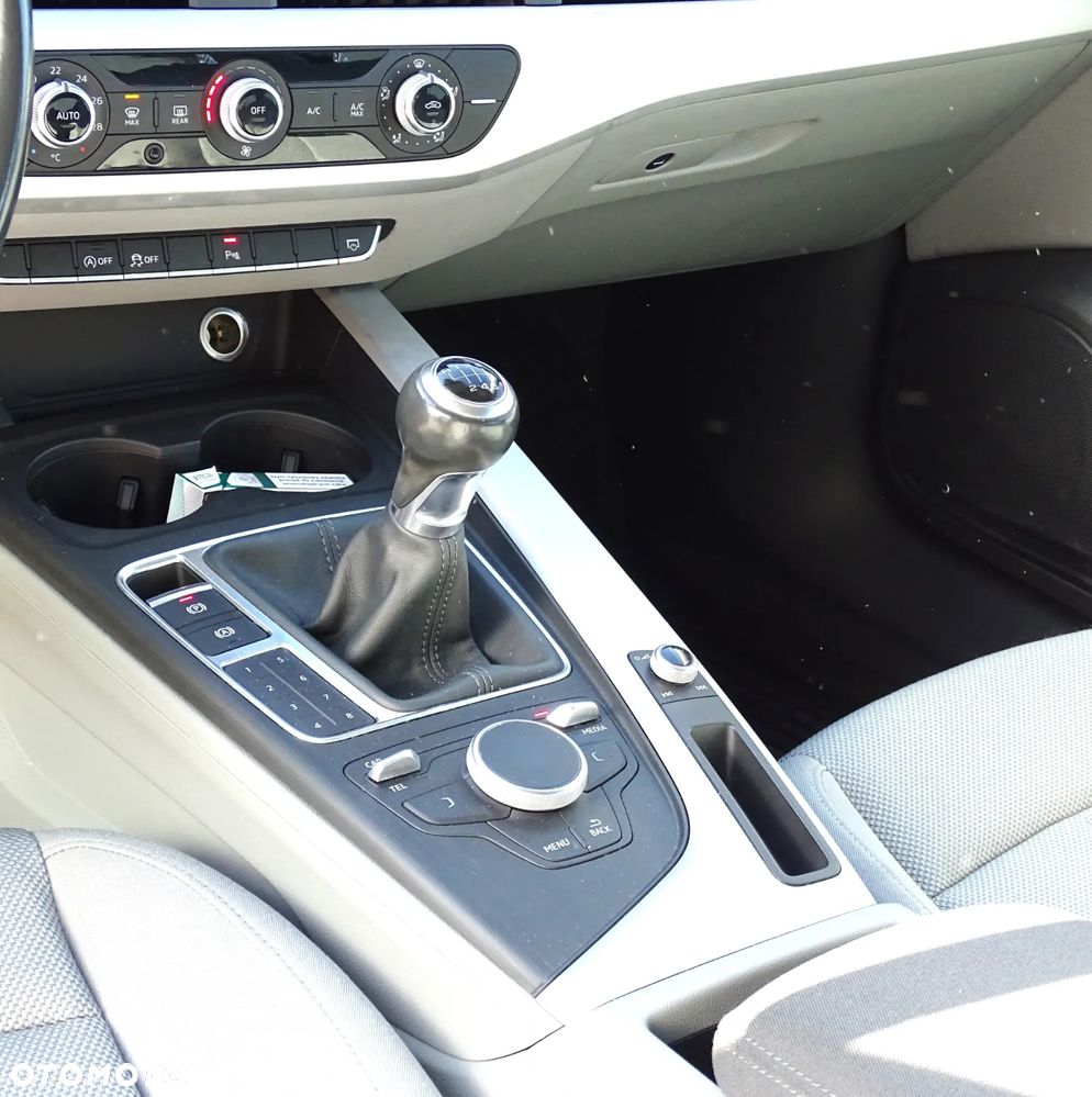 Audi A4 Limousine 2.0 TDI Design - 12