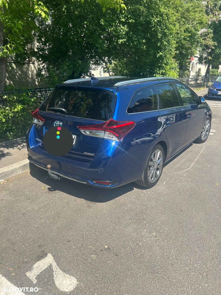Toyota Auris 1.8 L VVT-i HSD Sol + - 6
