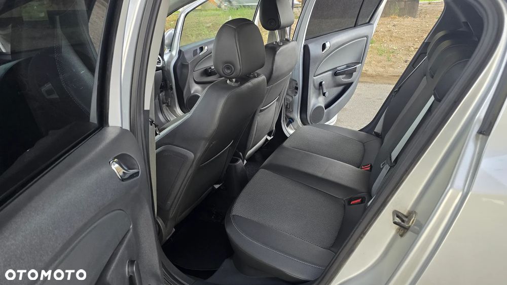 Opel Corsa 1.4 16V Cosmo - 29