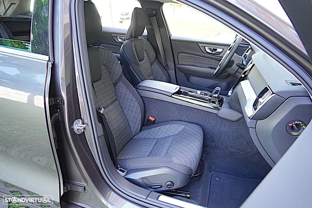 Volvo V60 2.0 T6 AWD TE Core - 24