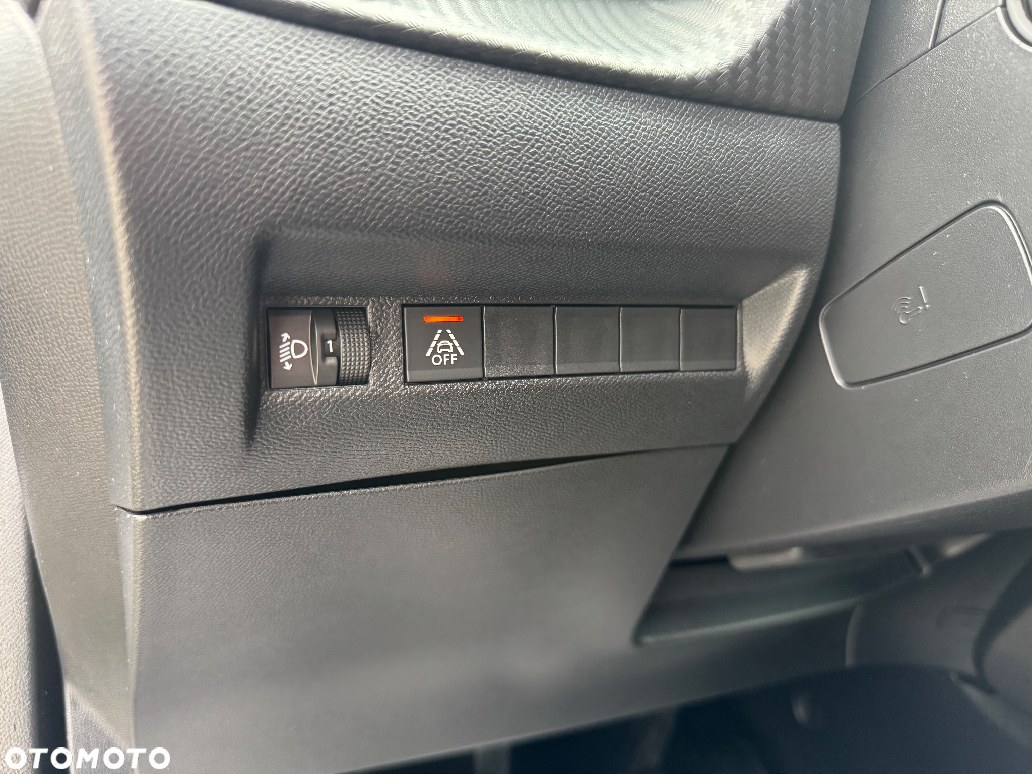 Peugeot 2008 1.5 BlueHDi Allure S&S - 34