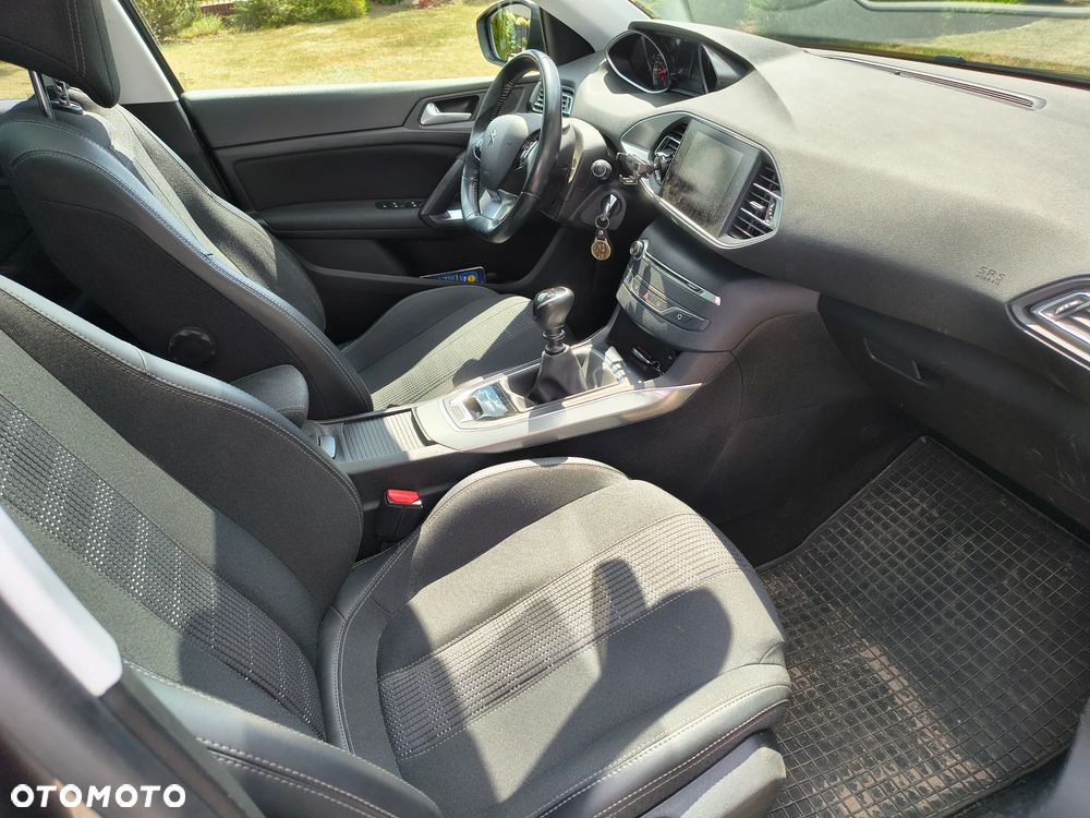 Peugeot 308 1.2 PureTech GPF Allure Pack S&S - 17