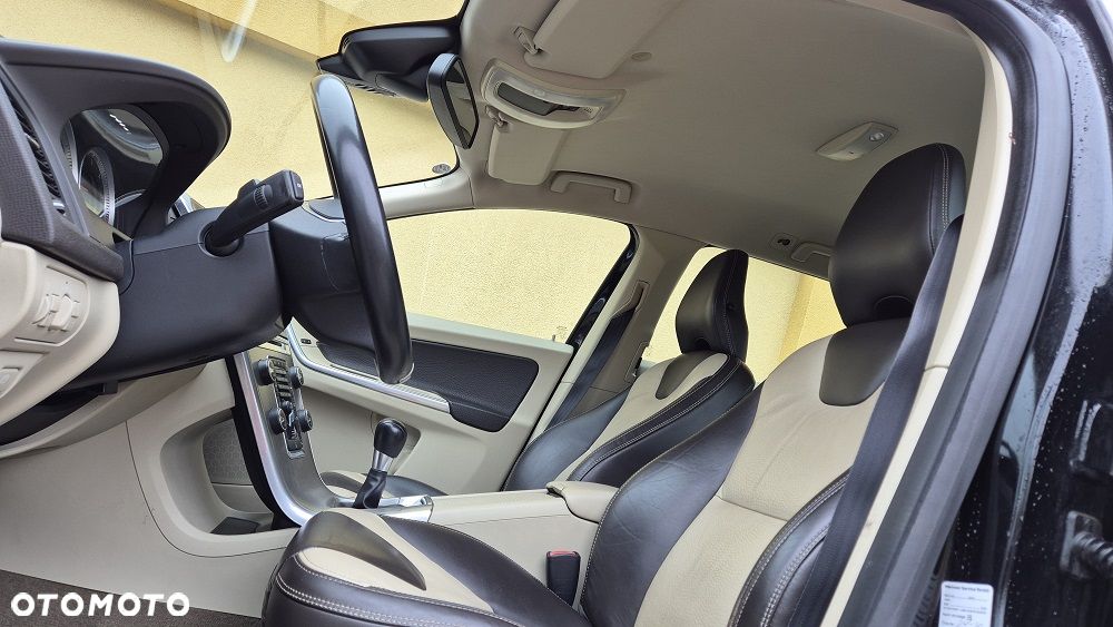 Volvo XC 60 D3 R-Design - 6