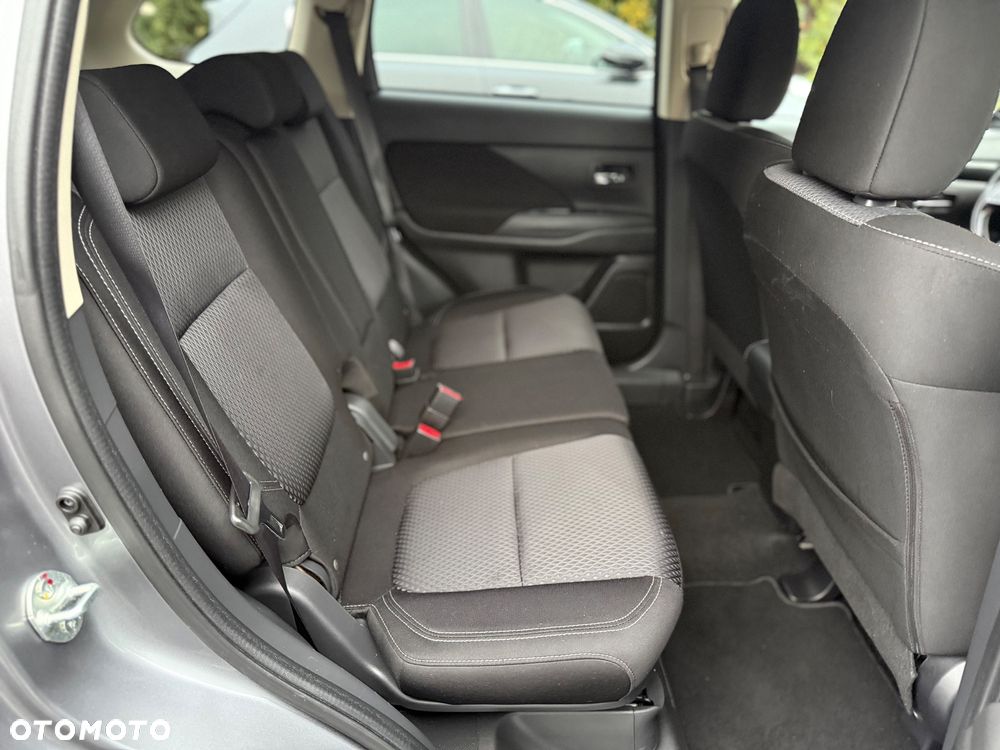 Mitsubishi Outlander - 13