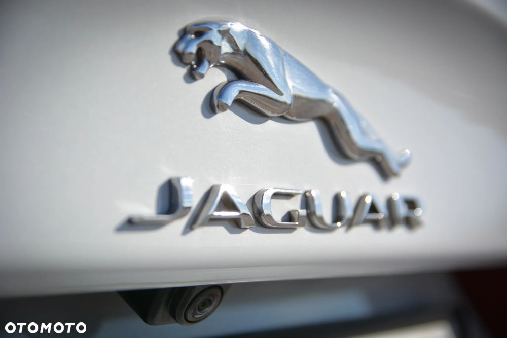 Jaguar XE 2.0 D R-Sport - 8