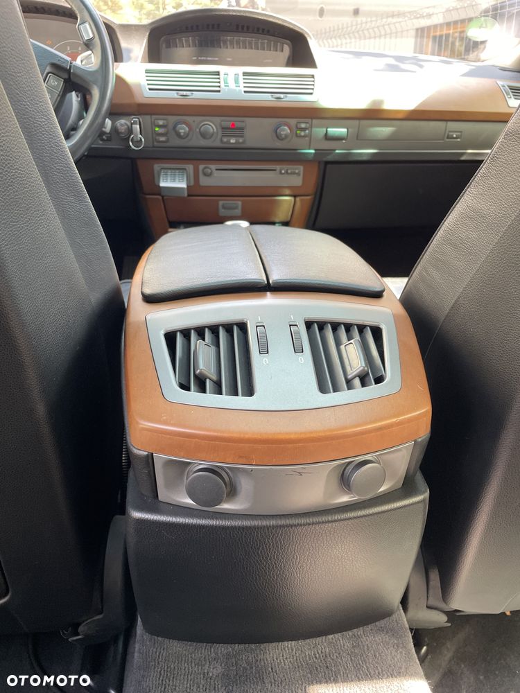 BMW Seria 7 745i - 15