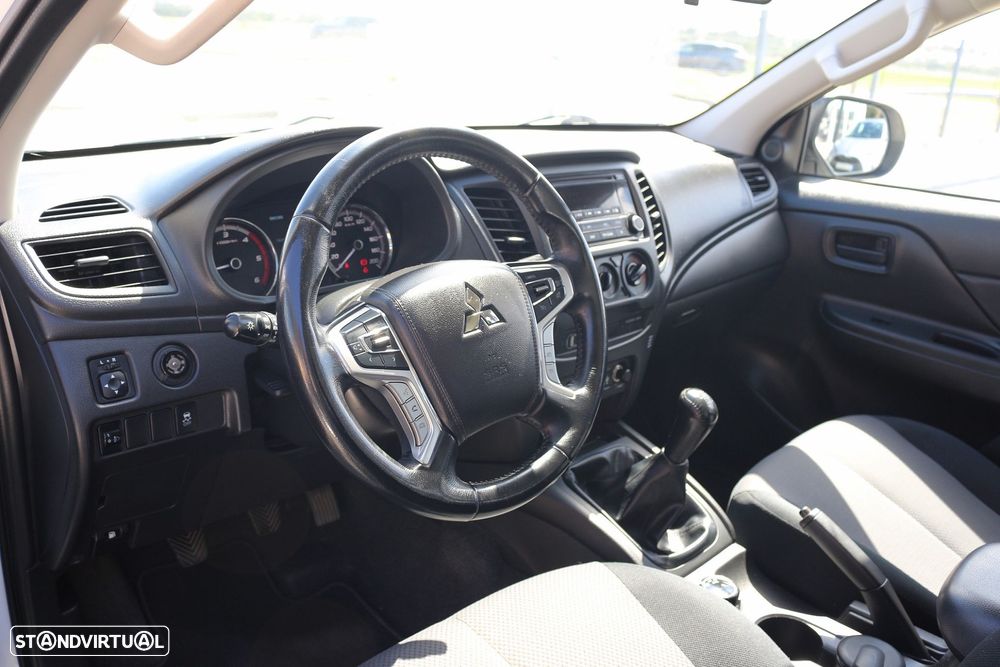 Mitsubishi L200 2.3 DI-D Space Cab Invite Strakar Look 4WD - 28