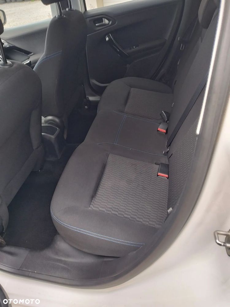 Peugeot 208 1.2 PureTech Style - 11